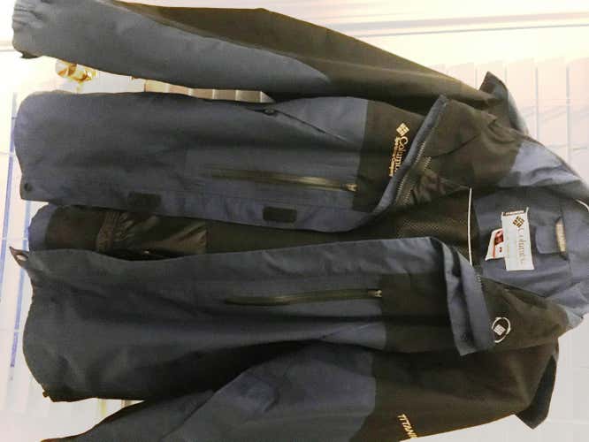 Columbia Titanium mens Large Jacket with hood. Excellent shape