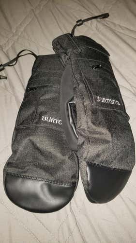 New Burton Baker 2 in 1 under cuff mitten.