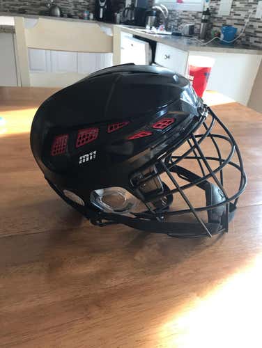Box Helmet Cascade M11 Size Medium Black