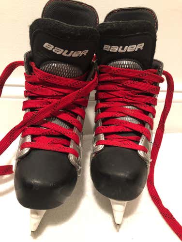 Bauer Vapor Skates Size 1.0 (Shoe size 2.0). Includes Skate Guard.