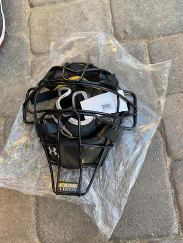 Brand New Never Used Catcher/Umpire Mask