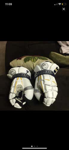 Maverick M3 Lacrosse Goalie Gloves- White/ Very Good Condition