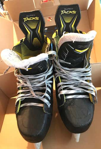 CCM Super Tacks Senior Hockey Skates Size  9.5