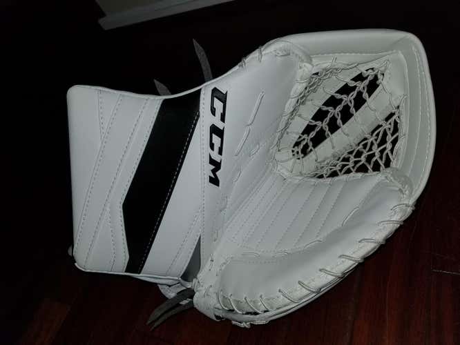 New CCM Extreme Flex 3.9 Goalie Glove