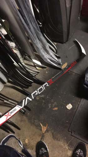 Team Stock NAHL Bauer X900 RH P92, 87 Flex