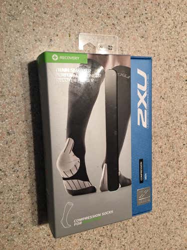 New 2XU Compression Socks for Recovery, Size XL
