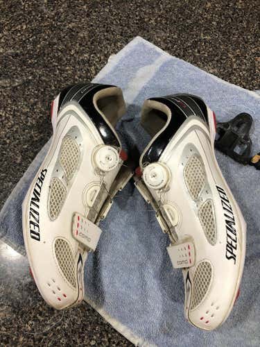 Specialized Cycling shoes with Pedals and clips