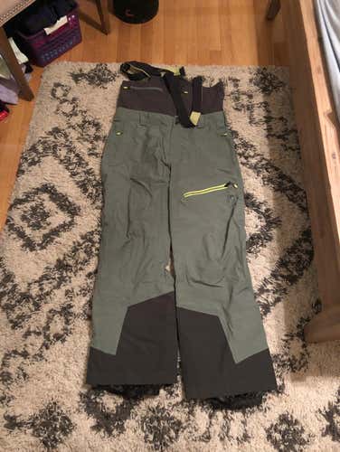 Large Mountain Hard Wear Bib Ski Pants Green