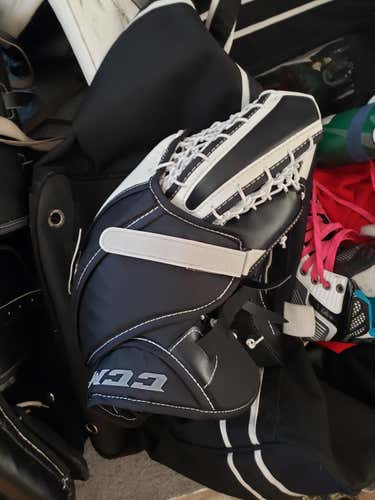 CCM Goalie Glove Regular Intermediate