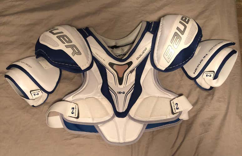 NWOT Bauer 1N Shoulder Pads XL