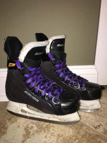 Jr Bauer Supreme 140 Size 3R - Hockey Skates