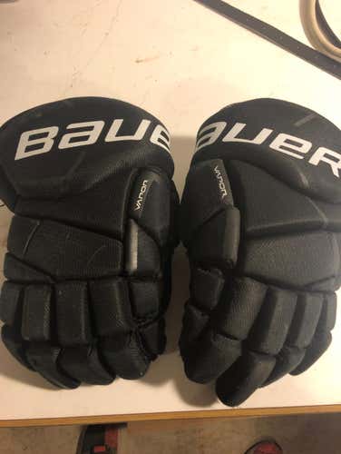 13” Bauer Vapor X20 Gloves.