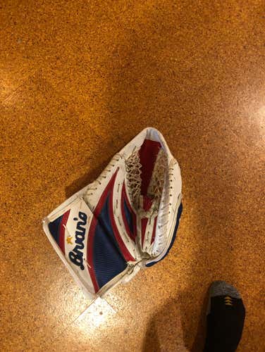 Used goalie Glove