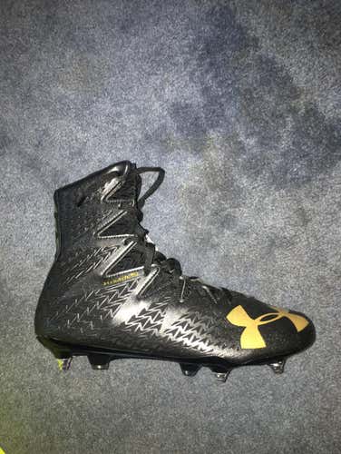 BRAND NEW 9.5 UNDER ARMOUR HIGHLIGHT CLEATS
