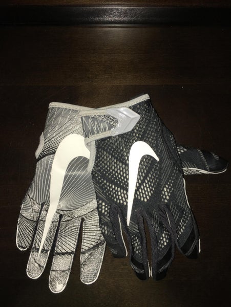Slightly Used Black Nike Vapor Knit Gloves, Size Large