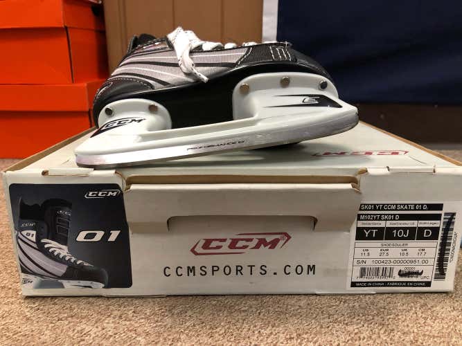 New CCM Youth Skates Size 10