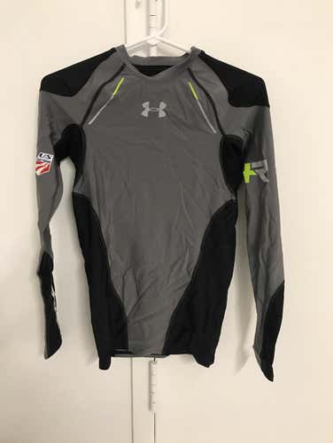Under Armour Heat Gear Long sleeve Size M NK57