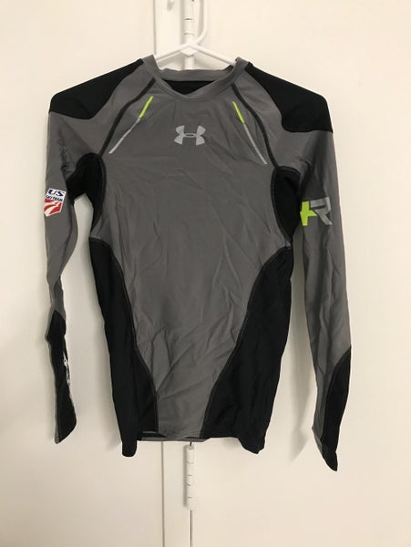 Under Armour Heat Gear Long sleeve Size M NK57