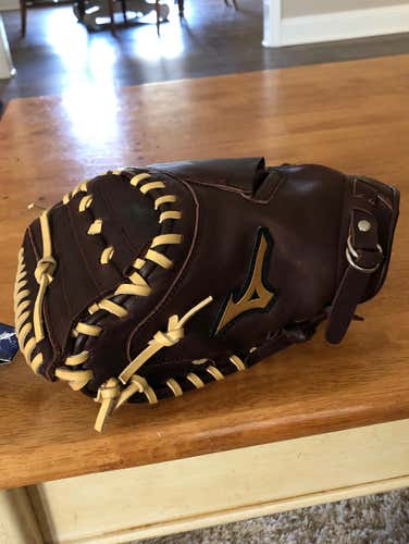 Mizuno 33.5 Inch Catchers Mitt