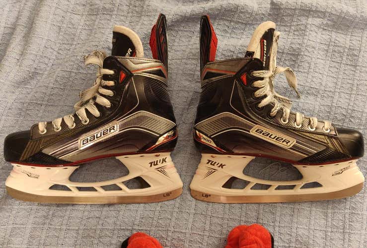 Bauer Vapor X800 Skates Senior Size 7.5D SKATED ON FOR 3, HOUR LONG SESSIONS! BASICALLY BRAND NEW!