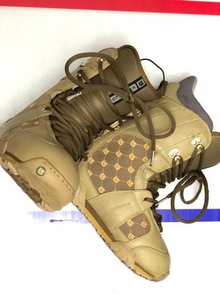 Burton’s Women’s Emerald Boots W7.5, Never Mounted on the Snowboard + Grenade Ltd Edition Gloves
