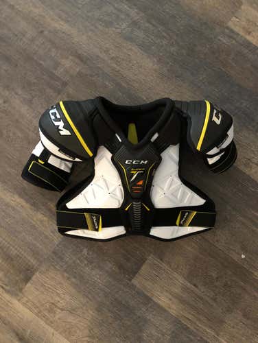 CCM Super Tacks Shoulder Pads - Large