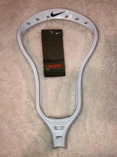 BNWT Nike Lakota