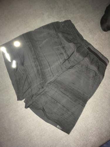 Men’s Lululemon Med/ Large Shorts W/ Liner