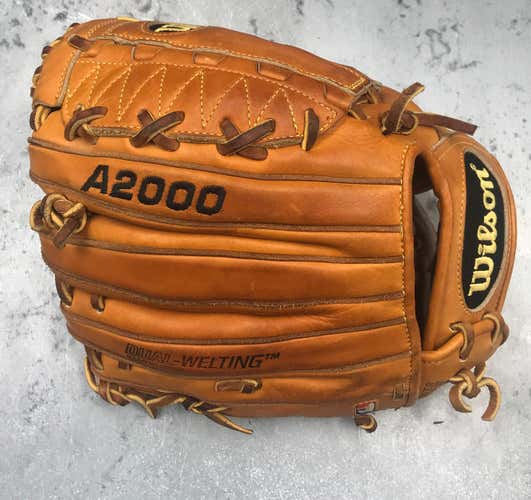 Wilson mens A2000 Baseball pitchers glove
