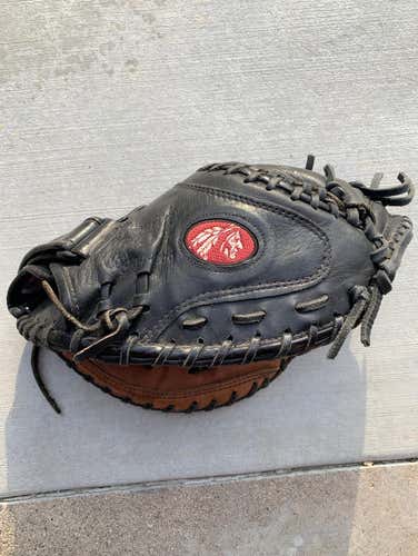 Nokona Black Softball Catchers Mitt