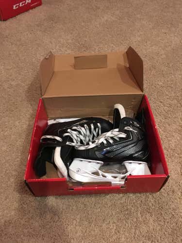 CCM Ribcore 44k JR Skate Size 2.5D