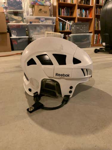 **REEBOK 6K HELMET SIZE MEDIUM**