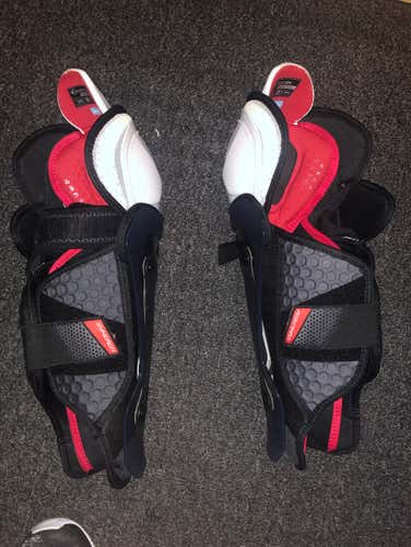 Easton Synergy Shin Pads