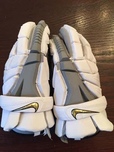 New White Vapor Elite Gloves