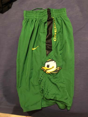 Nike Men’s Oregon Basketball Shorts LIMITED EDITION