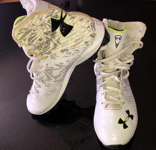 Under Armour Highlight Cleats- Great condition!