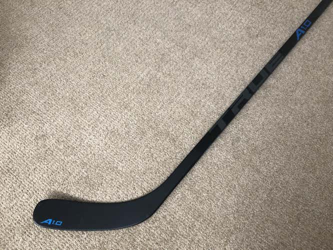 New True A1.0 Grip Stick, RH, Senior 85 Flex