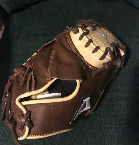 Akadema Catchers Mitt