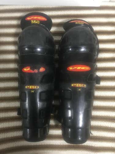 VIC Shin Pads Senior 14"