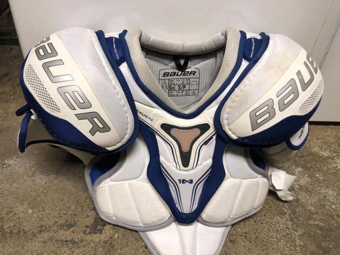 Bauer Nexus 1N Shoulder Pads and shin pads