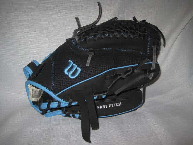 Wilson A0440TR12CAT Girls Fastpitch Softbal Glove black Right Throw 12"