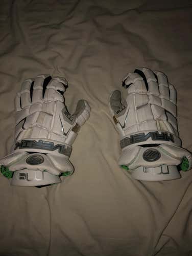 Almost New Maverick M4 Gloves