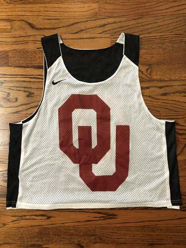 The University of Oklahoma Custom Reversible white/black Nike Pinny