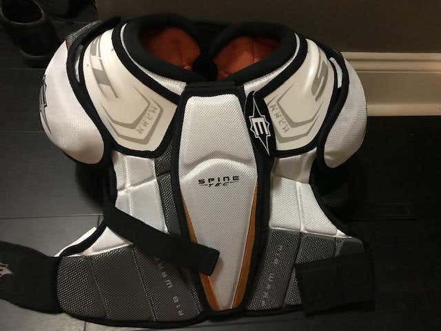 New EASTON SYNERGY ST6 SHOULDER PADS - SENIOR