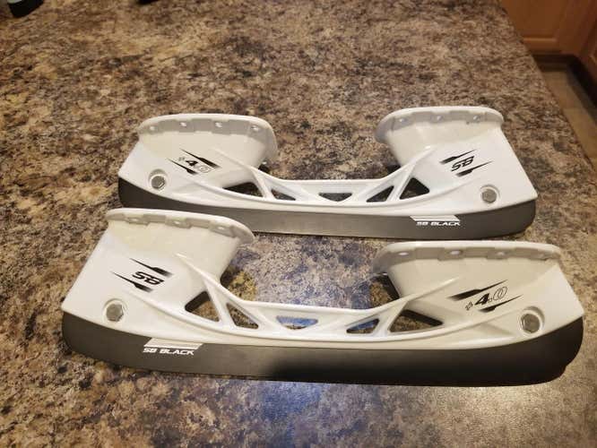 SpeedBlade 4.0 Holders and SpeedBlade Black Steel Runners