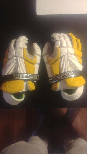 New Maverick Max goalie glove