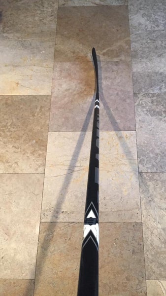 Easton S19 Pro Stock Stick | RH | 100 Flex | Darby Curve