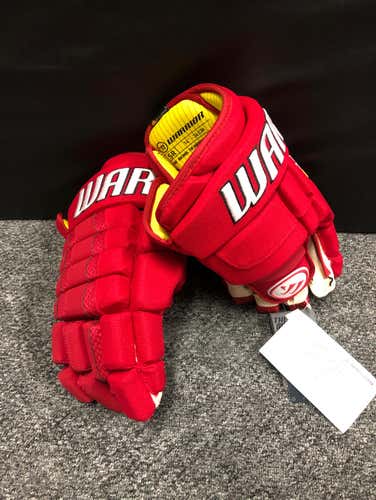 NEW - AX2 Gloves - Red