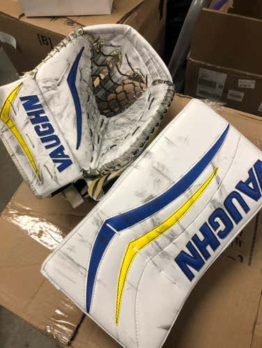 Vaughn Velocity V7 Pro XF Carbon Blocker And Glove Set