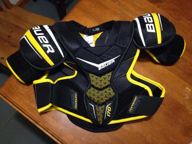Bauer 170 Shoulder Pads Jr Lg